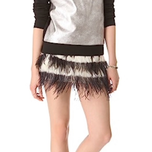 Club Monaco • Bridget mini skirt • size 4 - Picture 3 of 7